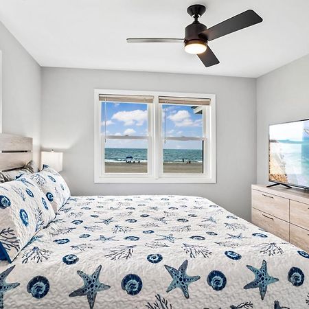 Ocean Daze - Sleeps 22, Direct Oceanfront, Renovated May 2022 Villa Holden Beach Kültér fotó