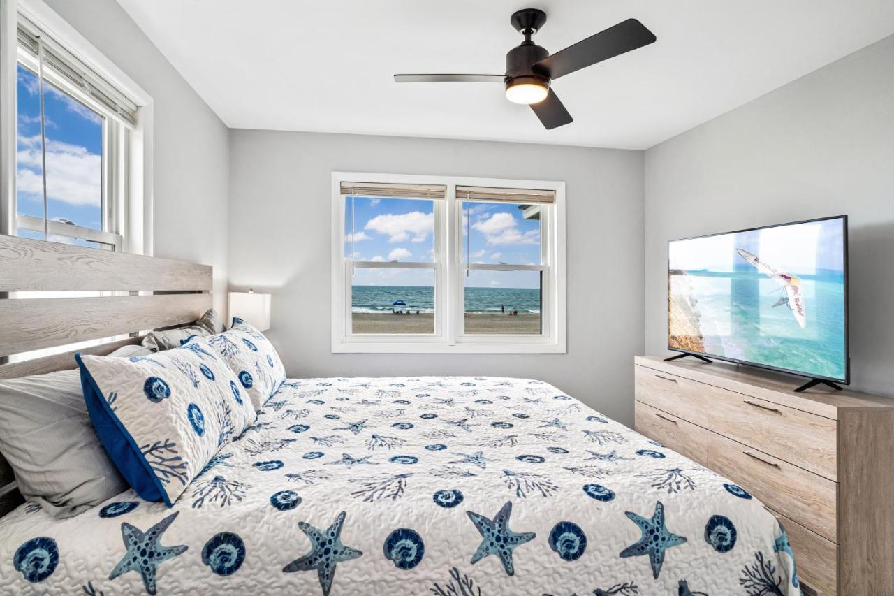 Ocean Daze - Sleeps 22, Direct Oceanfront, Renovated May 2022 Villa Holden Beach Kültér fotó