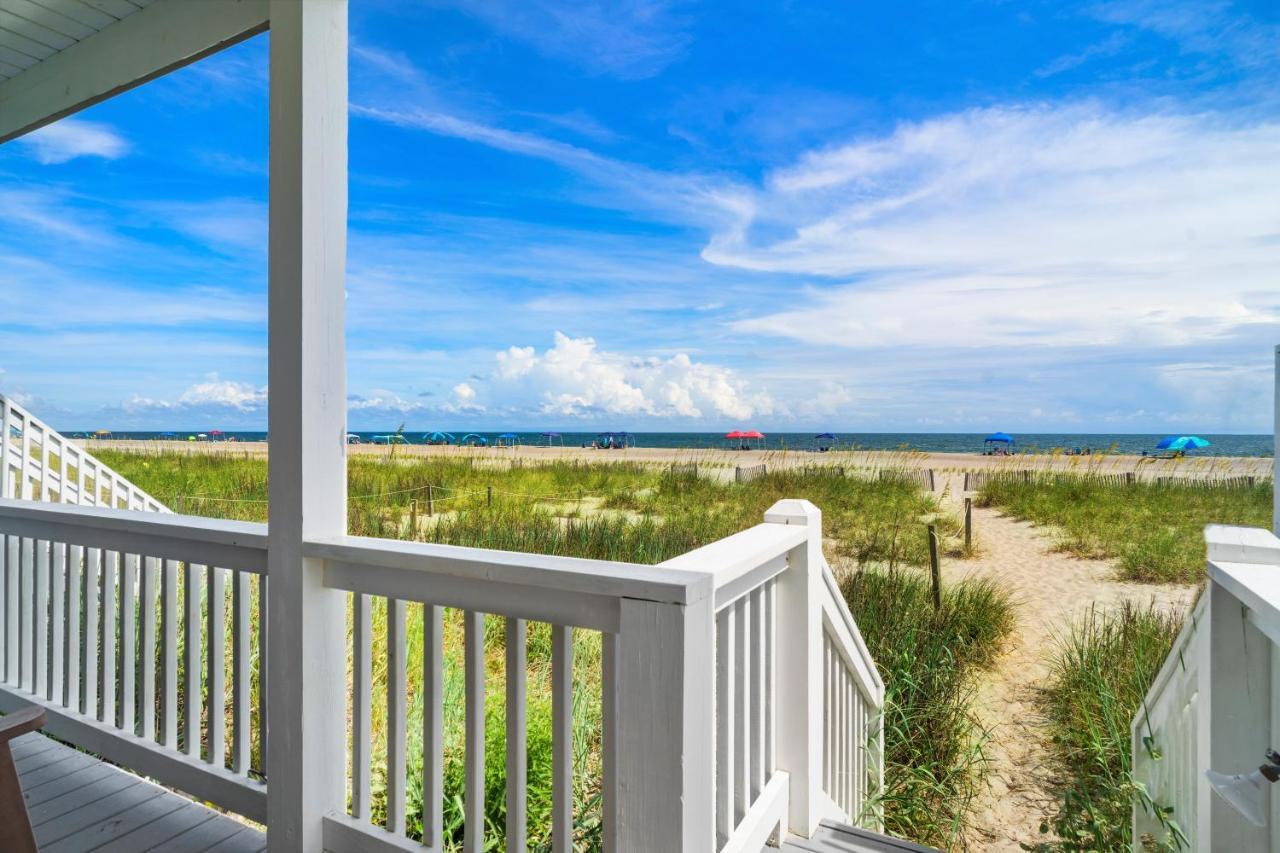 Ocean Daze - Sleeps 22, Direct Oceanfront, Renovated May 2022 Villa Holden Beach Kültér fotó